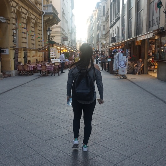 Meet your Posher: ALY - Picture 4 of 4